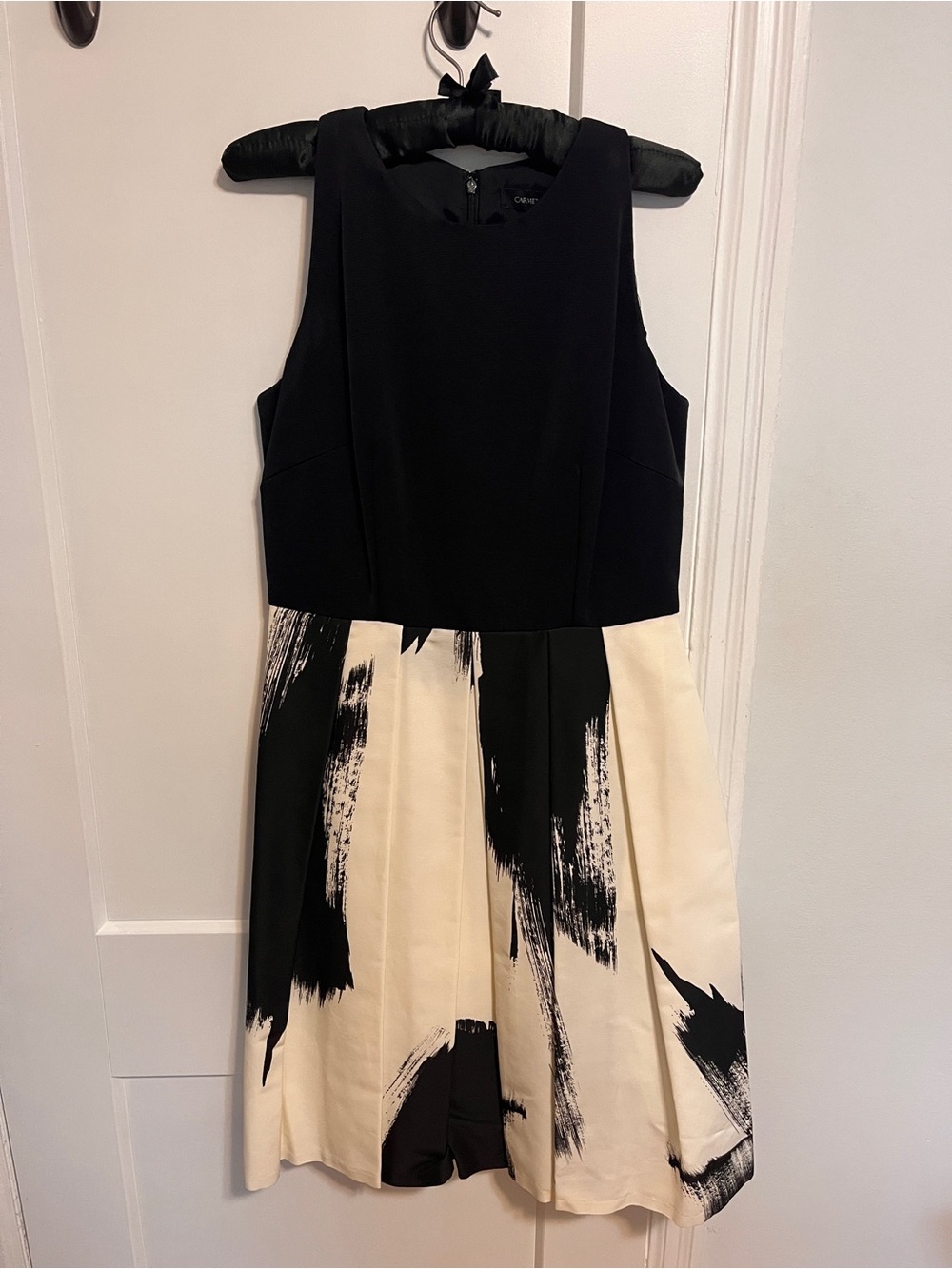 Carmen Marc Valvo Black & Cream Brushstroke Fit-and-Flare Dress Size 6